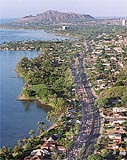 Image of the marathon route with Diamond Head in the background.